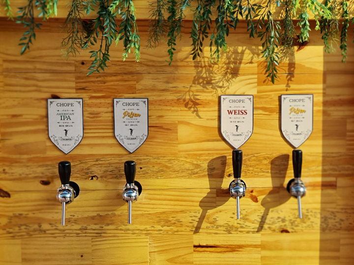 Foto da Estação Rústica de chopp para casamento da Colibrew