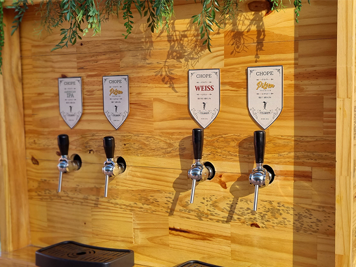 Foto da Estação Rústica de chopp para casamento da Colibrew